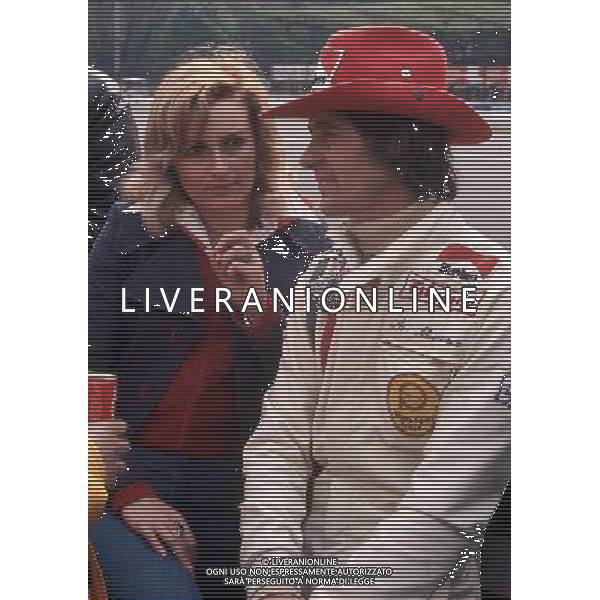 ARTURIO (ARTURO) MERZARIO PILOTA AUTOMOBILISTICO ITALIANO CON LA MOGLIE - RETROSPETTIVA ©ARCHIVIO/AGENZIA ALDO LIVERANI SAS