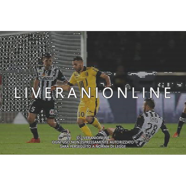 Marvin MARTIN / Romain SAISS - 28.11.2015 - Angers / Lille - 15eme journee de Ligue 1 Photo : Vincent Michel / Icon Sport AG ALDO LIVERANI SAS ONLY ITALY