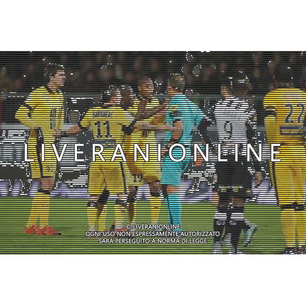 Expulsion Renato CIVELLI - 28.11.2015 - Angers / Lille - 15eme journee de Ligue 1 Photo : Vincent Michel / Icon Sport AG ALDO LIVERANI SAS ONLY ITALY