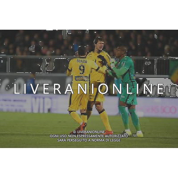 Expulsion Renato CIVELLI - 28.11.2015 - Angers / Lille - 15eme journee de Ligue 1 Photo : Vincent Michel / Icon Sport AG ALDO LIVERANI SAS ONLY ITALY