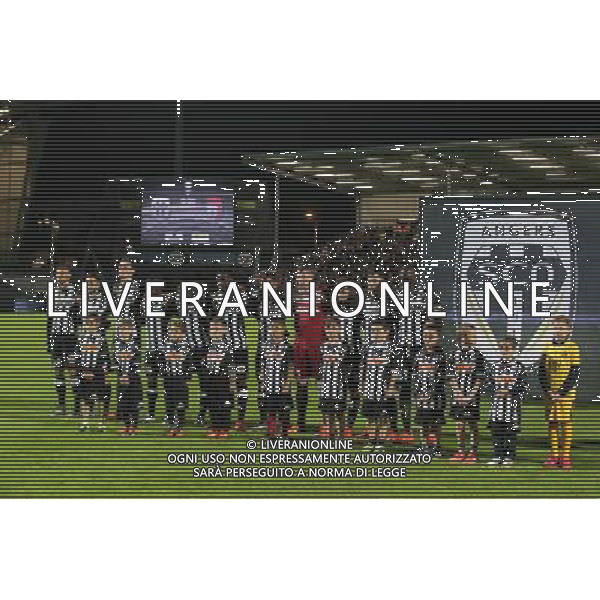 MINUTE DE SILENCE - HOMMAGE AUX VICTIMES DES ATTENTATS DU 13 NOVEMBRE - 28.11.2015 - Angers / Lille - 15eme journee de Ligue 1 Photo : Vincent Michel / Icon Sport AG ALDO LIVERANI SAS ONLY ITALY
