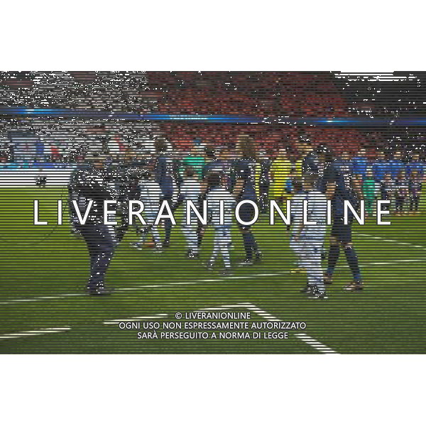 entree des equipes - 28.11.2015 - PSG / Troyes - 15eme journee de Ligue 1 Photo : Andre Ferreira / Icon Sport AG ALDO LIVERANI SAS ONLY ITALY
