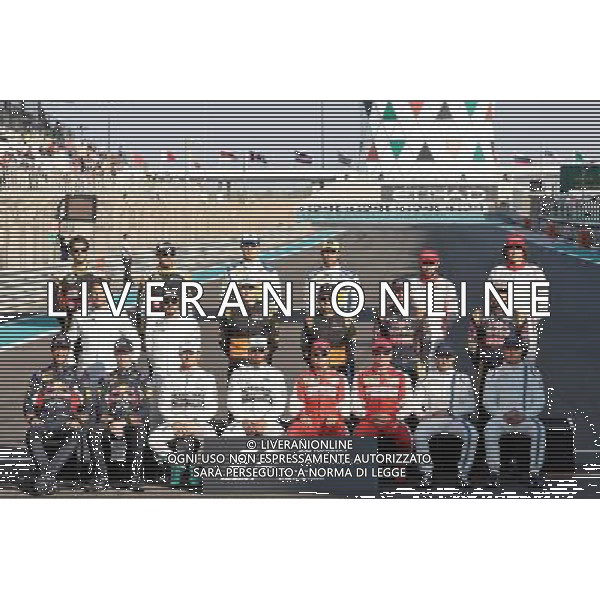 The drivers\' end of season group photograph. 29.11.2015. Formula 1 World Championship, Rd 19, Abu Dhabi Grand Prix, Yas Marina Circuit, Abu Dhabi, Race Day. “ AG ALDO LIVERANI SAS ONLY ITALY