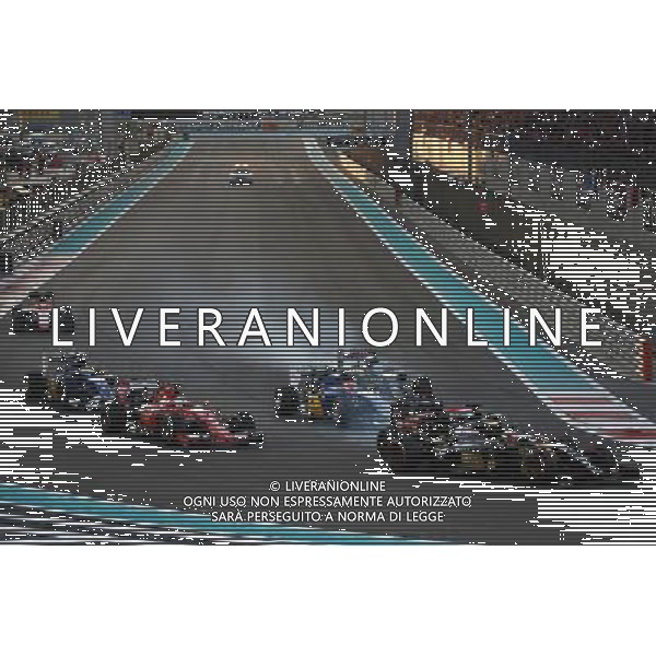 Pastor Maldonado (VEN) Lotus F1 E23 and Fernando Alonso (ESP) McLaren MP4-30 make contact at the start of the race. 29.11.2015. Formula 1 World Championship, Rd 19, Abu Dhabi Grand Prix, Yas Marina Circuit, Abu Dhabi, Race Day. AG ALDO LIVERANI SAS ONLY ITALY