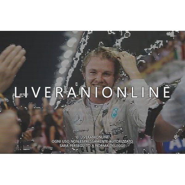 Race winner Nico Rosberg (GER) Mercedes AMG F1 celebrates in parc ferme. 29.11.2015. Formula 1 World Championship, Rd 19, Abu Dhabi Grand Prix, Yas Marina Circuit, Abu Dhabi, Race Day. AG ALDO LIVERANI SAS ONLY ITALY