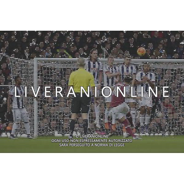 GOAL - West Ham United\'s Mauro Zarate bends the ball over the West Bromwich Albion wall to score the opening goal Photographer Craig Mercer/CameraSport Football - Barclays Premiership - West Ham United v West Bromwich Albion - Sunday 29th November 2015 - Boleyn Ground - London © CameraSport - 43 Linden Ave. Countesthorpe. Leicester. England. LE8 5PG - Tel: +44 (0) 116 277 4147 - admin@camerasport.com - www.camerasport.com AG ALDO LIVERANI SAS ONLY ITALY