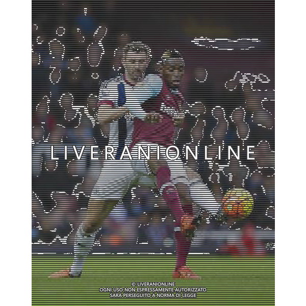 West Ham United\'s Diafra Sakho shields the ball from West Bromwich Albion\'s Gareth McAuley Photographer Craig Mercer/CameraSport Football - Barclays Premiership - West Ham United v West Bromwich Albion - Sunday 29th November 2015 - Boleyn Ground - London © CameraSport - 43 Linden Ave. Countesthorpe. Leicester. England. LE8 5PG - Tel: +44 (0) 116 277 4147 - admin@camerasport.com - www.camerasport.com AG ALDO LIVERANI SAS ONLY ITALY