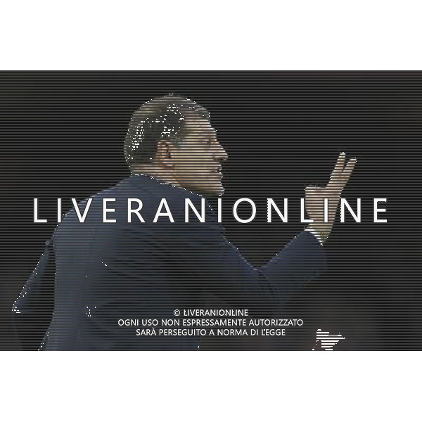 West Ham United manager Slaven Bilic shouts instructions to his team from the dug-out Photographer Craig Mercer/CameraSport Football - Barclays Premiership - West Ham United v West Bromwich Albion - Sunday 29th November 2015 - Boleyn Ground - London © CameraSport - 43 Linden Ave. Countesthorpe. Leicester. England. LE8 5PG - Tel: +44 (0) 116 277 4147 - admin@camerasport.com - www.camerasport.com AG ALDO LIVERANI SAS ONLY ITALY