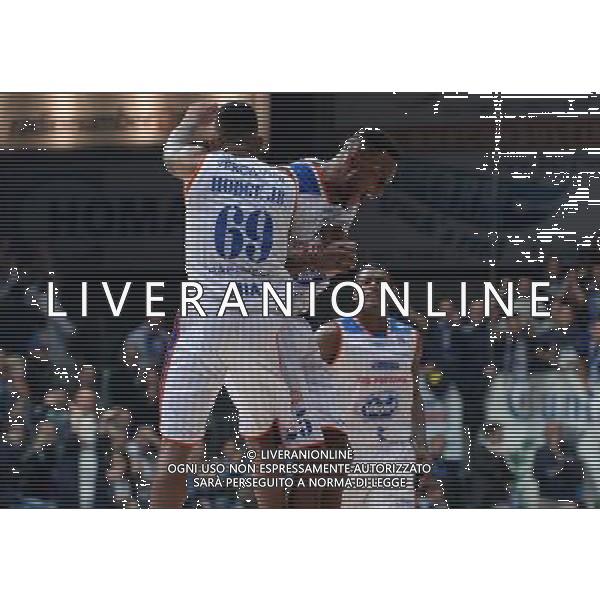 Beko Lega Basket Serie A 2015/2016 Giornata 9 Cucciago (CO) - 29.11.2015 Acqua Vitasnella Cantu\'-EA7 Emporio Armani Milano Nella Foto:hodge e johnson festeggiano /Ph.Vitez-Ag. Aldo Liverani