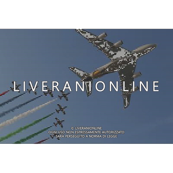 An Etihad flyover on the grid. 29.11.2015. Formula 1 World Championship, Rd 19, Abu Dhabi Grand Prix, Yas Marina Circuit, Abu Dhabi, Race Day. AG ALDO LIVERANI SAS ONLY ITALY