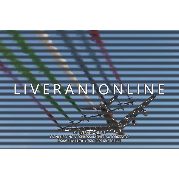 An Etihad flyover on the grid. 29.11.2015. Formula 1 World Championship, Rd 19, Abu Dhabi Grand Prix, Yas Marina Circuit, Abu Dhabi, Race Day. AG ALDO LIVERANI SAS ONLY ITALY