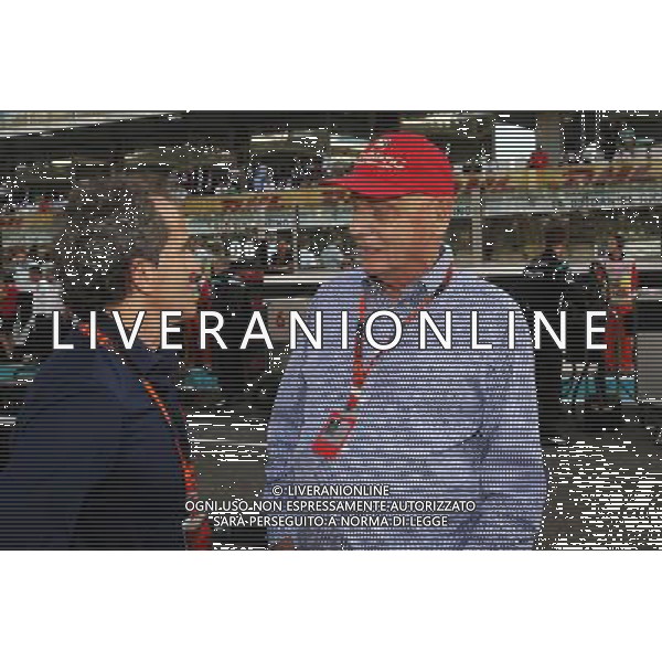 (L to R): Alain Prost (FRA) with Niki Lauda (AUT) Mercedes Non-Executive Chairman on the grid. 29.11.2015. Formula 1 World Championship, Rd 19, Abu Dhabi Grand Prix, Yas Marina Circuit, Abu Dhabi, Race Day. AG ALDO LIVERANI SAS ONLY ITALY