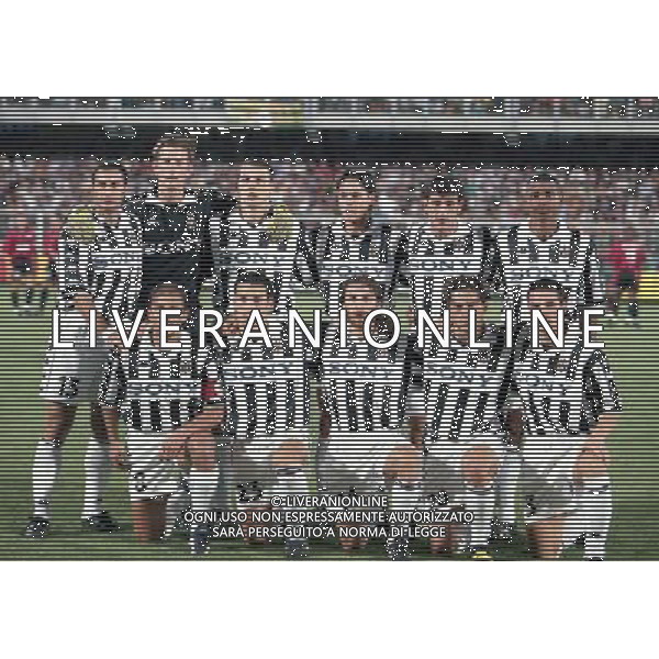 CESENA 01-08-1999 COPPA INTERTOTO JUVENTUS RENNES NELLA FOTO FORMAZIONE JUVENTUS- MARK IULIANO-EDWIN VAN DER SAR-DARKO KOVACEVIC-FILIPPO INZAGHI-CIRO FERRARA-SUNDAY OLISEH SEDUTI- ANTONIO CONTE- GIANLUCA ZAMBROTTA-JONATHAN BACHINI- ALESSIO TACCHINARDI-ZORAN MIRKOVIC AG ALDO LIVERANI SAS