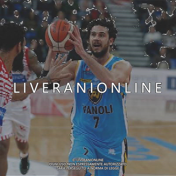Lega Basket serie A, Consultinvest Pesaro vs Vanoli Cremona, 30/11/2015, nella foto VITALI LUCA, VANOLI CREMONA SI PREPARA AL TIRO, ©CLAUDIO ZAMAGNI/AGENZIA ALDO LIVERANI