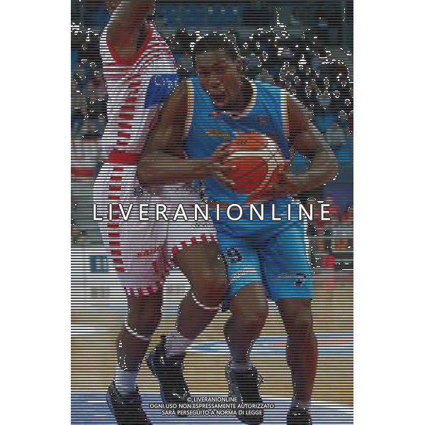 Lega Basket serie A, Consultinvest Pesaro vs Vanoli Cremona, 30/11/2015, nella foto BILIGHA PAUL STEPHAN, VANOLI CREMONA CERCA VARCO PER PASSARE , ©CLAUDIO ZAMAGNI/AGENZIA ALDO LIVERANI