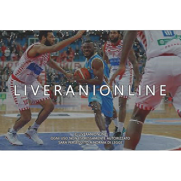 Lega Basket serie A, Consultinvest Pesaro vs Vanoli Cremona, 30/11/2015, nella foto ADEGBOYE OGOOLUWA, VANOLI CREMONA CERCA VARCO PER PASSARE , ©CLAUDIO ZAMAGNI/AGENZIA ALDO LIVERANI