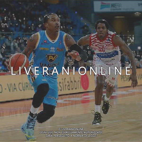 Lega Basket serie A, Consultinvest Pesaro vs Vanoli Cremona, 30/11/2015, nella foto MCGEE TYRUS, VANOLI CREMONA, SI PREPARA A SALIRE AL FERRO ©CLAUDIO ZAMAGNI/AGENZIA ALDO LIVERANI