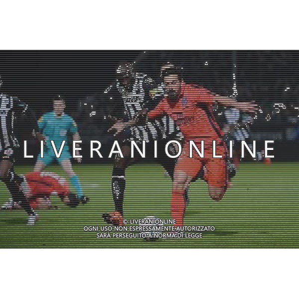 Ezequiel LAVEZZI / Cheikh NDOYE - 01.12.2015 - Angers / PSG - 16eme journee Ligue 1 Photo : Nolwenn Le Gouic / Icon Sport AG ALDO LIVERANI SAS ONLY ITALY