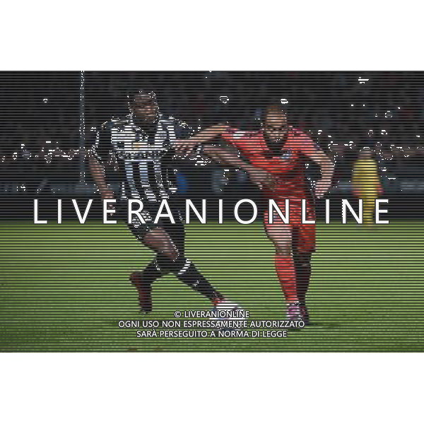 Lucas MOURA / Ismael TRAORE - 01.12.2015 - Angers / PSG - 16eme journee Ligue 1 Photo : Nolwenn Le Gouic / Icon Sport AG ALDO LIVERANI SAS ONLY ITALY