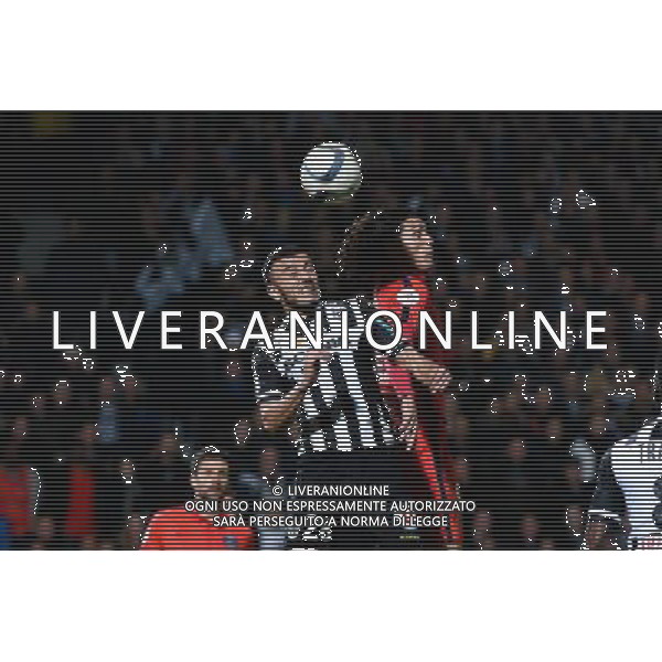 Edinson CAVANI / Romain SAISS - 01.12.2015 - Angers / PSG - 16eme journee Ligue 1 Photo : Nolwenn Le Gouic / Icon Sport AG ALDO LIVERANI SAS ONLY ITALY