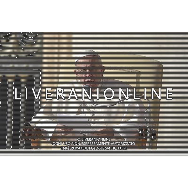 CittÃ  del Vaticano - 02/12/2015 - Piazza San Pietro - Udienza generale del Mercoledi\' - nella foto: papa Francesco /Ph. Corradetti - Ag. Aldo Liverani/ AGENZIA ALDO LIVERANI SAS -