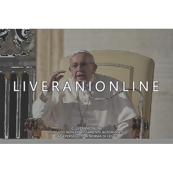 CittÃ  del Vaticano - 02/12/2015 - Piazza San Pietro - Udienza generale del Mercoledi\' - nella foto: papa Francesco /Ph. Corradetti - Ag. Aldo Liverani/ AGENZIA ALDO LIVERANI SAS -