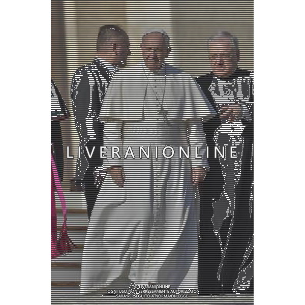 CittÃ  del Vaticano - 02/12/2015 - Piazza San Pietro - Udienza generale del Mercoledi\' - nella foto: papa Francesco /Ph. Corradetti - Ag. Aldo Liverani/ AGENZIA ALDO LIVERANI SAS -