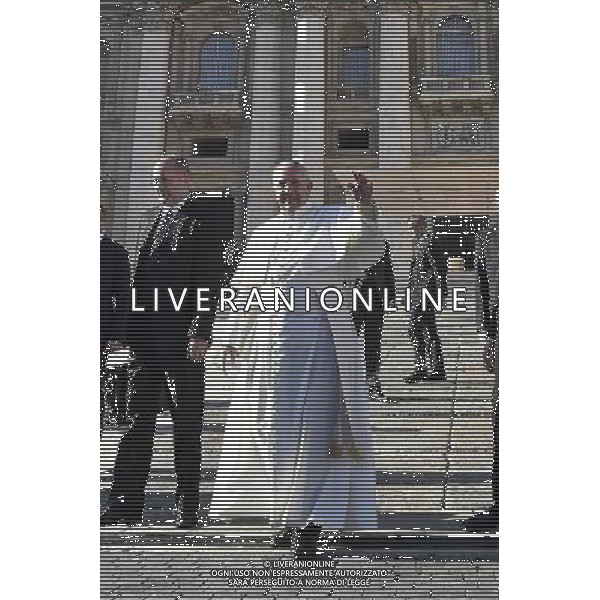 CittÃ  del Vaticano - 02/12/2015 - Piazza San Pietro - Udienza generale del Mercoledi\' - nella foto: papa Francesco /Ph. Corradetti - Ag. Aldo Liverani/ AGENZIA ALDO LIVERANI SAS -