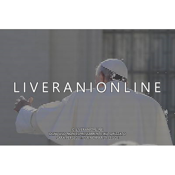 CittÃ  del Vaticano - 02/12/2015 - Piazza San Pietro - Udienza generale del Mercoledi\' - nella foto: papa Francesco saluti i fedeli /Ph. Corradetti - Ag. Aldo Liverani/ AGENZIA ALDO LIVERANI SAS -