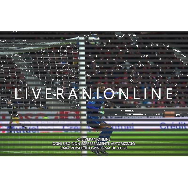 Vincent ENYEAMA / Poteau - 02.12.2015 - Lille / Saint Etienne - 16eme journee de Ligue 1 Photo: Dave Winter / Icon Sport/ AGENZIA ALDO LIVERANI SAS - ITALY ONLY EDITORIAL USE ONLY