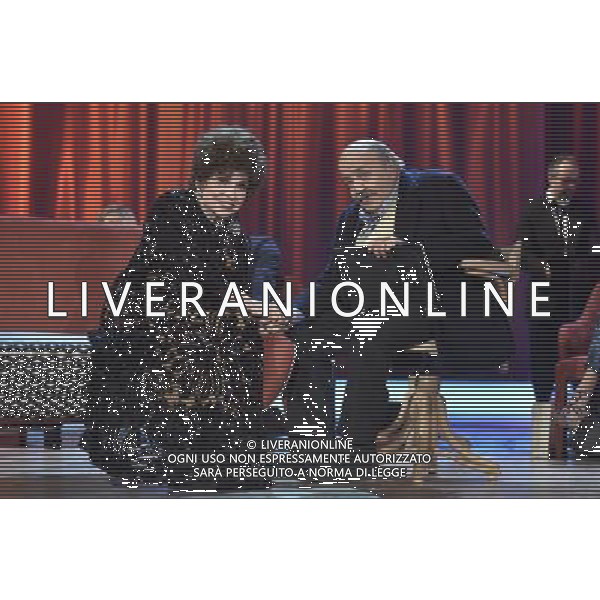 Roma - 03/12/2015 - Studi Mediaset De Paolis - Trasmissione TV \' Maurizio Costanzo Show \' - nella foto: Gina Lollobrigida e Maurizio Costanzo /Ph. Corradetti - Ag. Aldo Liverani