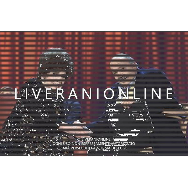 Roma - 03/12/2015 - Studi Mediaset De Paolis - Trasmissione TV \' Maurizio Costanzo Show \' - nella foto: Gina Lollobrigida e Maurizio Costanzo /Ph. Corradetti - Ag. Aldo Liverani
