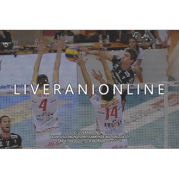 Campionato SuperLega UnipolSai - 9¡ giornata Castellanza (VA) 5-12-2015 PalaBorsani Revivre Milano vs Diatec Trentino nella foto Antonov foto Roberto Garavaglia - ag. Aldo Liverani sas