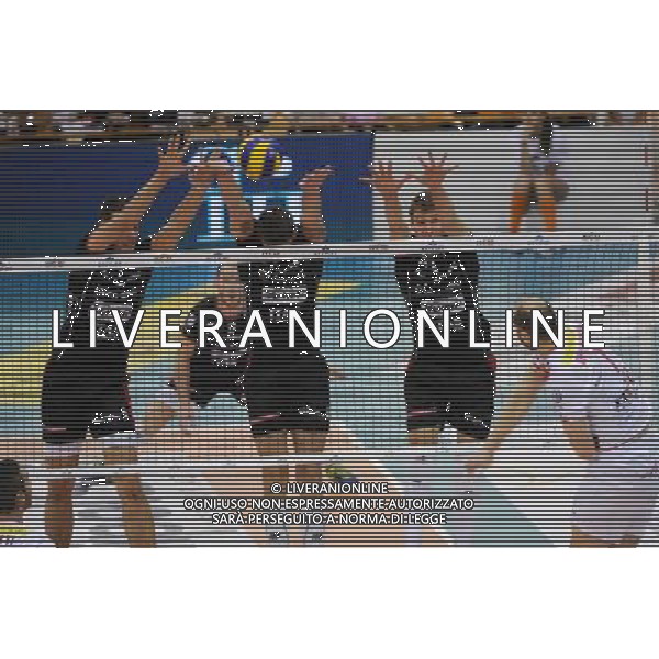 Campionato SuperLega UnipolSai - 9¡ giornata Castellanza (VA) 5-12-2015 PalaBorsani Revivre Milano vs Diatec Trentino nella foto il muro di Trento foto Roberto Garavaglia - ag. Aldo Liverani sas