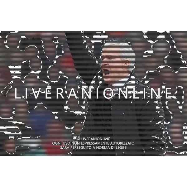 Stoke City\'s Manager Mark Hughes celebrates his teams second goal Photographer Mick Walker/CameraSport Football - Barclays Premiership - Stoke City v Manchester City - Saturday 5th December 2015 - Britannia Stadium - Stoke © CameraSport - 43 Linden Ave. Countesthorpe. Leicester. England. LE8 5PG - Tel: +44 (0) 116 277 4147 - admin@camerasport.com - www.camerasport.com AG ALDO LIVERANI SAS ONLY ITALY
