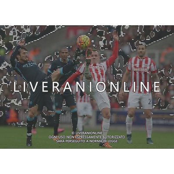 Manchester City\'s David Silva battles with Stoke City\'s Glenn Whelan Photographer Stephen White/CameraSport Football - Barclays Premiership - Stoke City v Manchester City - Saturday 5th December 2015 - Britannia Stadium - Stoke © CameraSport - 43 Linden Ave. Countesthorpe. Leicester. England. LE8 5PG - Tel: +44 (0) 116 277 4147 - admin@camerasport.com - www.camerasport.com AG ALDO LIVERANI SAS ONLY ITALY