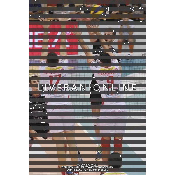 Campionato SuperLega UnipolSai - 9¡ giornata Castellanza (VA) 5-12-2015 PalaBorsani Revivre Milano vs Diatec Trentino nella foto Tine Urnaut (Trentino) foto Roberto Garavaglia - ag. Aldo Liverani sas