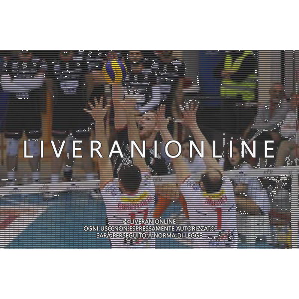 Campionato SuperLega UnipolSai - 9¡ giornata Castellanza (VA) 5-12-2015 PalaBorsani Revivre Milano vs Diatec Trentino nella foto Tine Urnaut (Trentino) foto Roberto Garavaglia - ag. Aldo Liverani sas