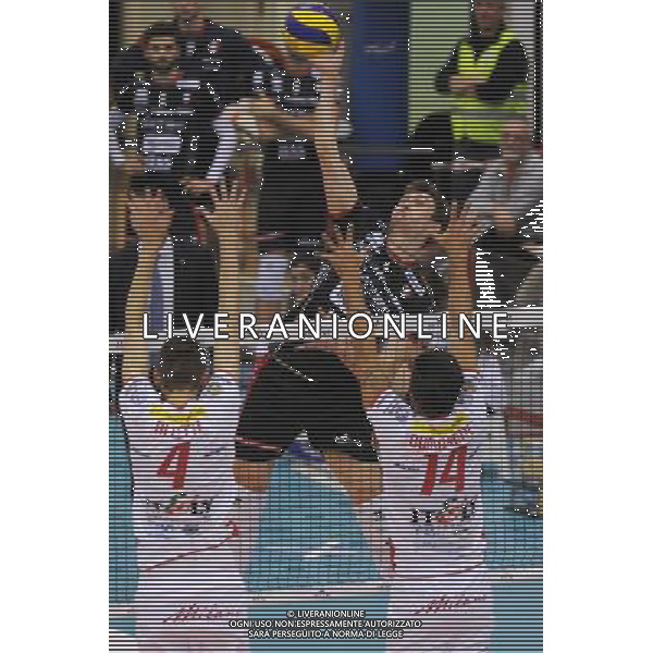 Campionato SuperLega UnipolSai - 9¡ giornata Castellanza (VA) 5-12-2015 PalaBorsani Revivre Milano vs Diatec Trentino nella foto Oleg Antonov (Trentino) foto Roberto Garavaglia - ag. Aldo Liverani sas