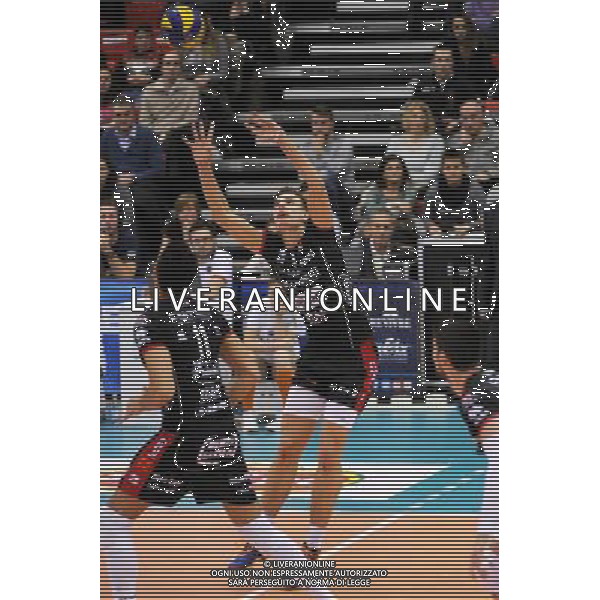 Campionato SuperLega UnipolSai - 9¡ giornata Castellanza (VA) 5-12-2015 PalaBorsani Revivre Milano vs Diatec Trentino nella foto Simone Giannelli (Trentino) foto Roberto Garavaglia - ag. Aldo Liverani sas
