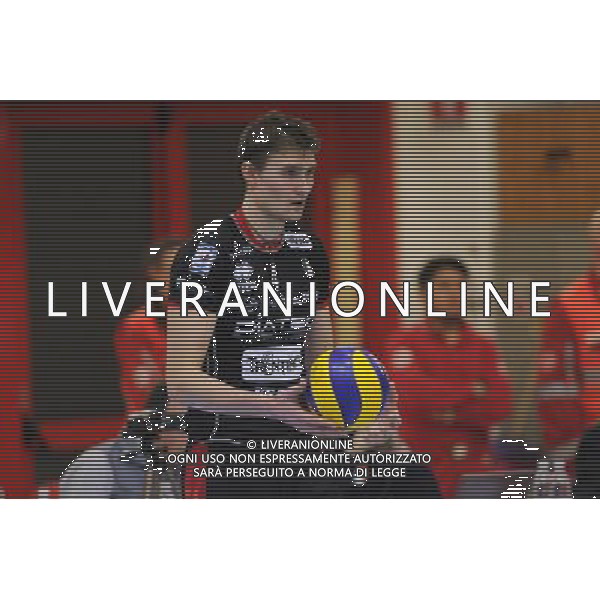 Campionato SuperLega UnipolSai - 9¡ giornata Castellanza (VA) 5-12-2015 PalaBorsani Revivre Milano vs Diatec Trentino nella foto Oleg Antonov (Trentino) foto Roberto Garavaglia - ag. Aldo Liverani sas