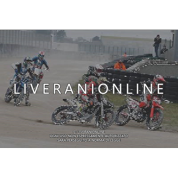 SIC DAY 2015 al Misano World Circuit 5 e 6 Dicembre, nella foto, ,GARA DI FLAT TRACK, MATTIA PASINI PASSA ALL\'INTERNO DI IVAN LAZZARINI, Â©CLAUDIO ZAMAGNI/AGENZIA ALDO LIVERANI S.A.S.