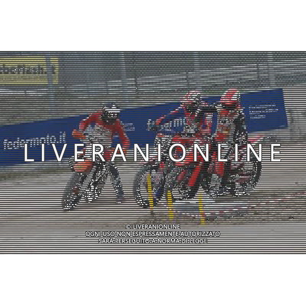 SIC DAY 2015 al Misano World Circuit 5 e 6 Dicembre, nella foto, GARA DI FLAT TRACK, MATTIA PASINI PASA ALL\'INTERNO DI ANDREA DOVIZIOSO CHE A SUA VOLTA PASSA ALL\'INTERNO DI FRANCESCO BAGNAIA, Â©CLAUDIO ZAMAGNI/AGENZIA ALDO LIVERANI S.A.S.