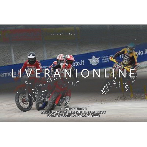 SIC DAY 2015 al Misano World Circuit 5 e 6 Dicembre, nella foto, GARA DI FLAT TRACK, MATTIA PASINI PASA ALL\'INTERNO DI ANDREA DOVIZIOSO CHE A SUA VOLTA PASSA ALL\'INTERNO DI FRANCESCO BAGNAIA, Â©CLAUDIO ZAMAGNI/AGENZIA ALDO LIVERANI S.A.S.