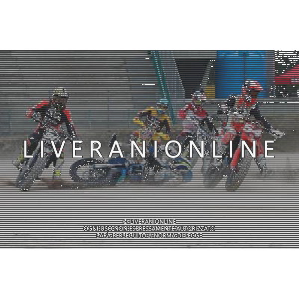 SIC DAY 2015 al Misano World Circuit 5 e 6 Dicembre, nella foto, FRANCESCO CECCHINI MENTRE CADE A TERRA E RISCHIA DI ESSERE INVESTITO DAI SUOI COLLEGHI, DURANTE LA GARA DI FLAT TRACK, Â©CLAUDIO ZAMAGNI/AGENZIA ALDO LIVERANI S.A.S.