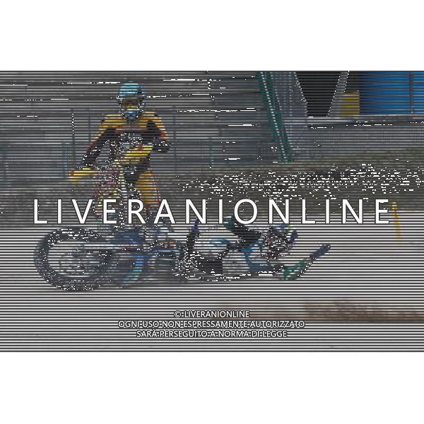 SIC DAY 2015 al Misano World Circuit 5 e 6 Dicembre, nella foto,FRANCESCO CECCHINI MENTRE CADE A TERRA E RISCHIA DI ESSERE INVESTITO DA GIMENEZ LOPEZ, DURANTE LA GARA DI FLAT TRACK, Â©CLAUDIO ZAMAGNI/AGENZIA ALDO LIVERANI S.A.S.