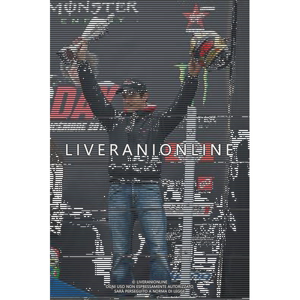 SIC DAY 2015 al Misano World Circuit 5 e 6 Dicembre, nella foto, SUL PODIO IL TERZO CLASSIFICATO NELLA CATEGORIA FLAT TRACK, IVAN LAZZARINI, ALZA LA COPPA AL CIELO, Â©CLAUDIO ZAMAGNI/AGENZIA ALDO LIVERANI S.A.S.