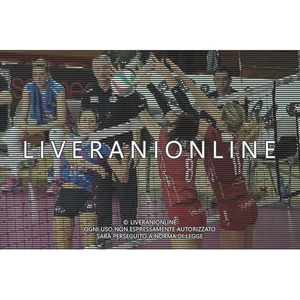 Campionato Serie A1 Master Group Sport - 10¡ giornata Novara 6-12-2015 Pala Igor Gorgonzola Igor Gorgonzola Novara vs Unendo Yamamay Busto Arsizio nella foto un attaco di Bosetti foto Roberto Garavaglia - ag. Aldo Liverani sas