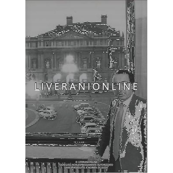Paolo Pillitteri politico e giornalista italiano - Retrospettiva (Sindaco di Milano dal 1987 al 1992) nella foto nel suo ufficio a Palazzo Marino con vista su Piazza e Teatro alla Scala nel 1988 ©Archivio/AGENZIA ALDO LIVERANI SAS