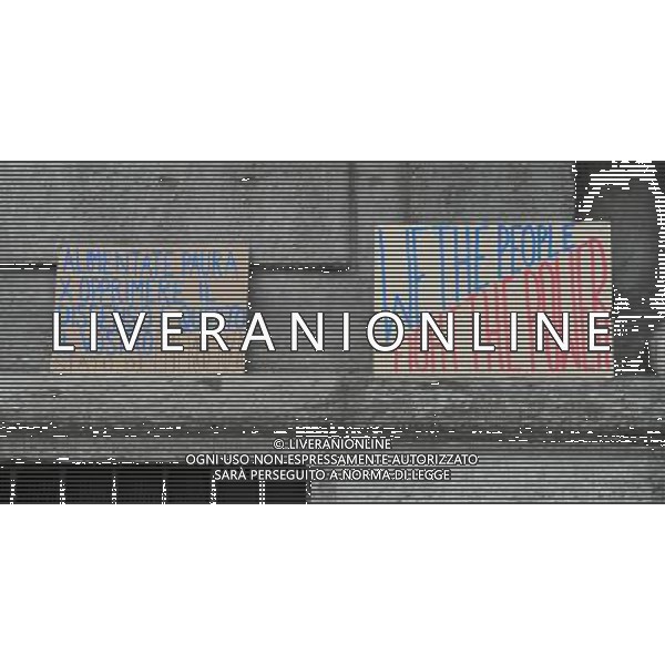 Prima della Scala di Milano Stagione 2015/2016 Milano - 07.12.2015 Nella Foto: striscioni dei manifestanti fuori la scala /Ph.Vitez-Ag. Aldo Liverani